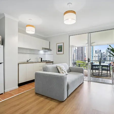 Apartment Bright 1-bed With Great Views & Amenities *