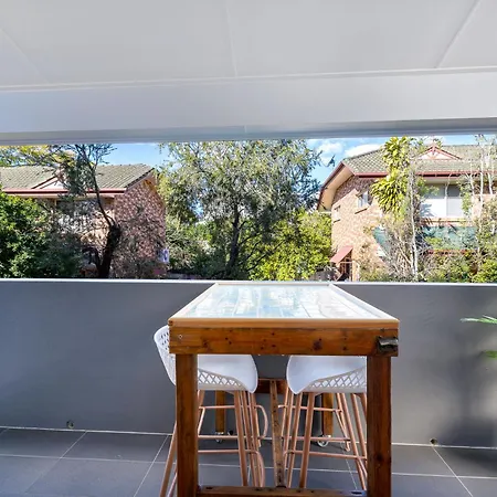 Apartment Spacious Renovated Townhouse With Free Parking