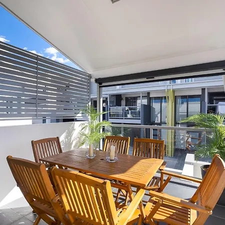 Spacious Renovated Townhouse With Free Parking * Brisbane