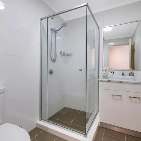 Spacious Renovated Townhouse With Free Parking * Brisbane