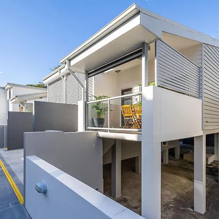 Apartment Spacious Renovated Townhouse With Free Parking