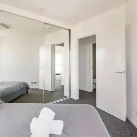 Meriton Soleil Above The Clouds - Central Lv 56 Sky With Story Bridge Views & Free Onsite Carpark Apartment Brisbane