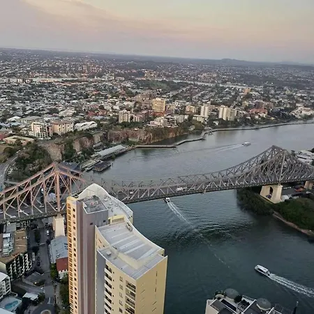 Meriton Soleil Above The Clouds - Central Lv 56 Sky With Story Bridge Views & Free Onsite Carpark Brisbane
