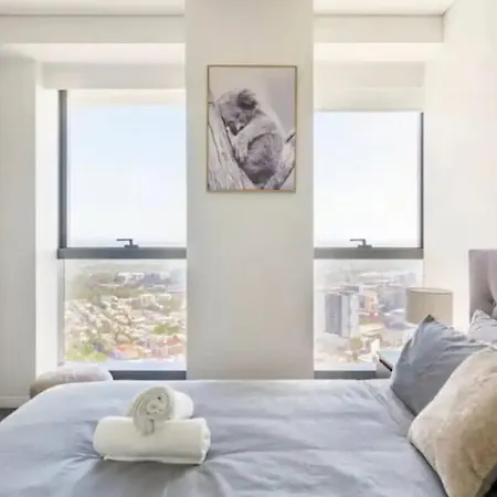 Meriton Soleil Above The Clouds - Central Lv 56 Sky With Story Bridge Views & Free Onsite Carpark Apartment