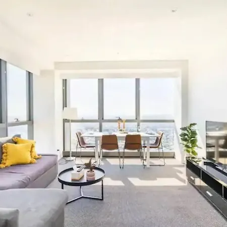 Meriton Soleil Above The Clouds - Central Lv 56 Sky With Story Bridge Views & Free Onsite Carpark Apartment Brisbane