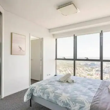 Meriton Soleil Above The Clouds - Central Lv 56 Sky With Story Bridge Views & Free Onsite Carpark Apartment