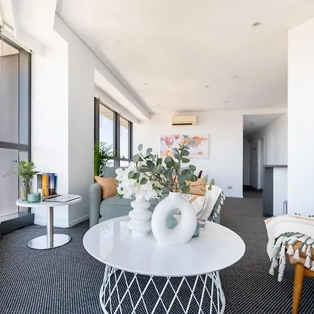 River & City Views 2 Bed 2 Bath Skyline *