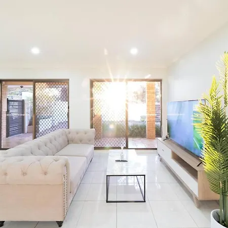 Bright Sunnybank Getaway - 4br 2ba Holiday home
