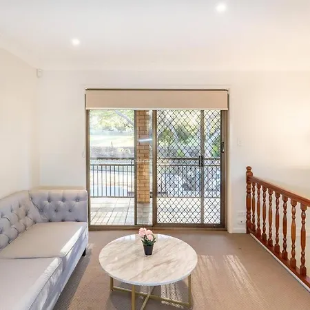 Bright Sunnybank Getaway - 4br 2ba Holiday home Brisbane