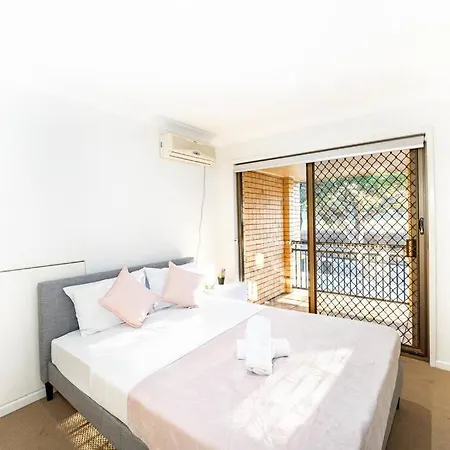 Bright Sunnybank Getaway - 4br 2ba