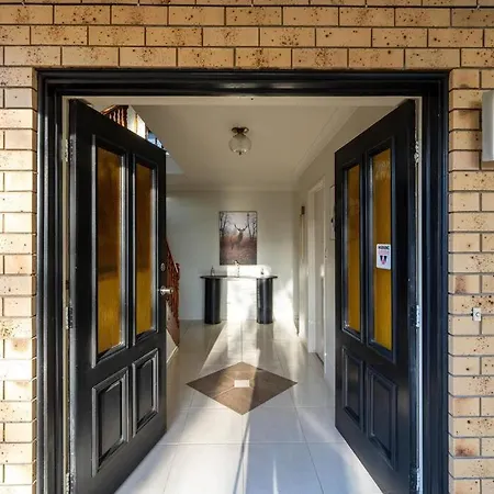 Bright Sunnybank Getaway - 4br 2ba Holiday home *