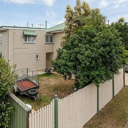 To Rent At This Beautiful Central Queenslander 3* Brisbane