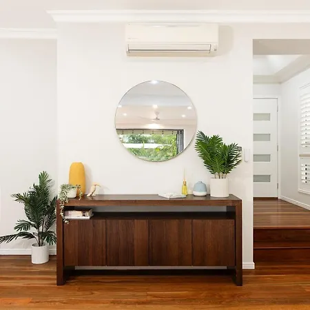 Large Family Pool In Taringa 6km To Cbd Pets Holiday home *