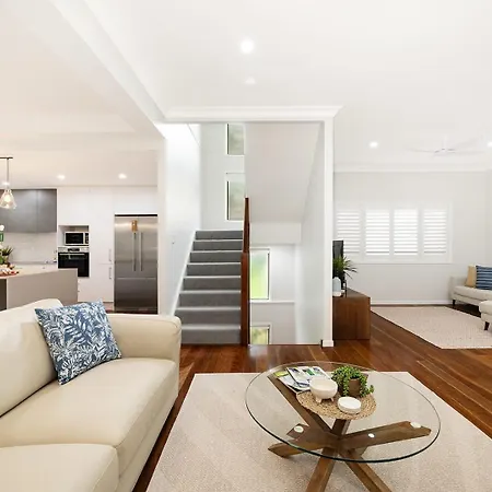 Large Family Pool In Taringa 6km To Cbd Pets Brisbane