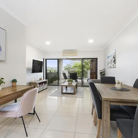2-bed Urban Haven With Parking And Balcony *