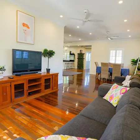 To Rent At This Beautiful Central Queenslander Guest house 3*