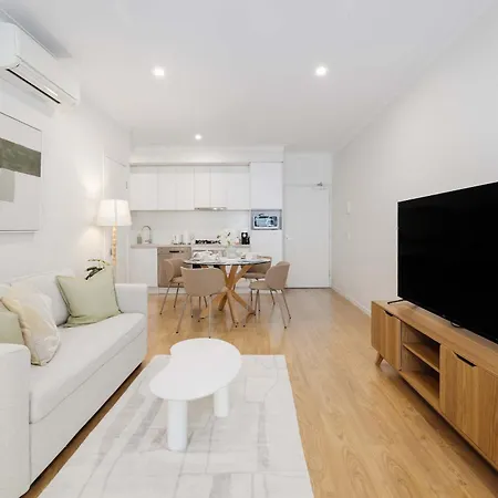 Cityside Comfort 1br Retreat In West End Parking Apartment