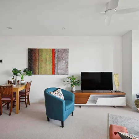 Apartment Balcony With Gardens&river Views By Stylish Brisbane
