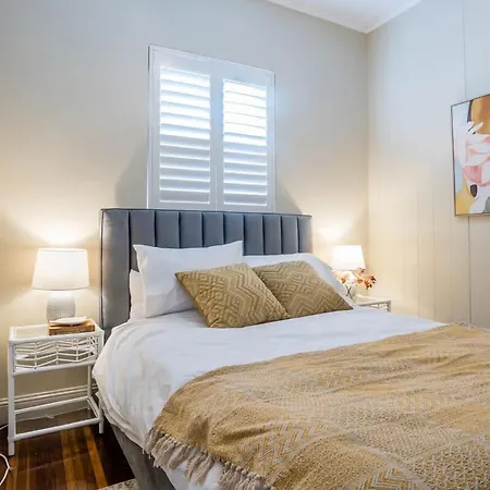 Elegant 4 Bedroom With Entertaining Area
