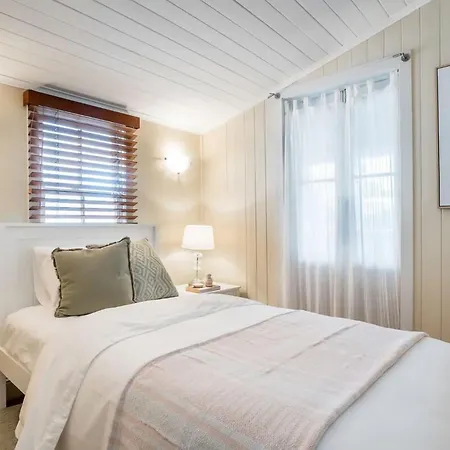 Elegant 4 Bedroom With Entertaining Area Holiday home Brisbane