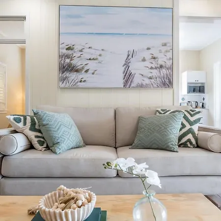 Holiday home Elegant 4 Bedroom With Entertaining Area