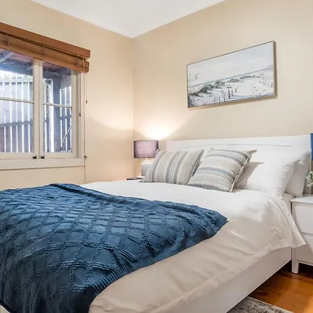 Elegant 4 Bedroom With Entertaining Area Holiday home *