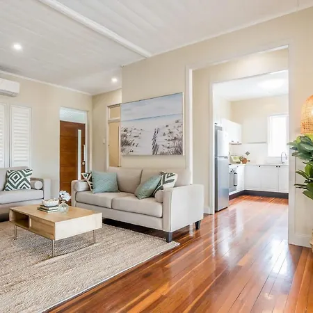 Elegant 4 Bedroom With Entertaining Area * Brisbane