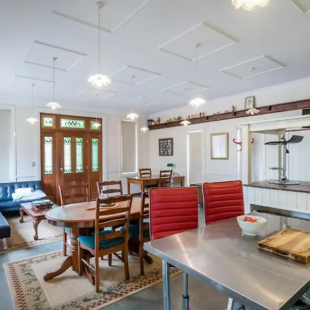 In Ashgrove W Bedroom Loft