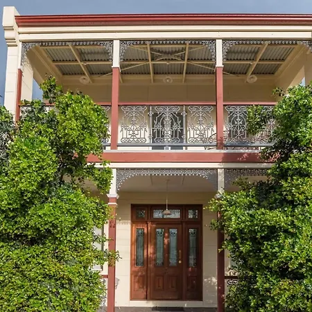 In Ashgrove W Bedroom Loft Apartment