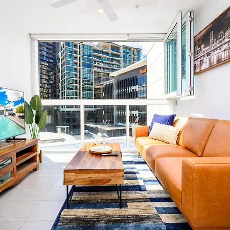 Oasis Stylish With Gym Rooftop Pool Brisbane