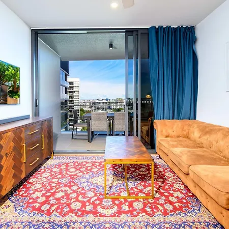 Stunning 2 Bedroom Retreat W Gym Sauna And Pool Apartment *