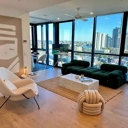 Utopia City Oasis Exquisite Urban Retreat Apartment