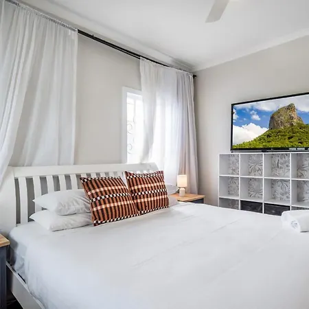 Apartment Charming 3br Queenslander With Backyard And Play Area