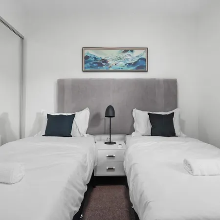 The Harmony - 3 Bedroom At Central South Wiith Parking *
