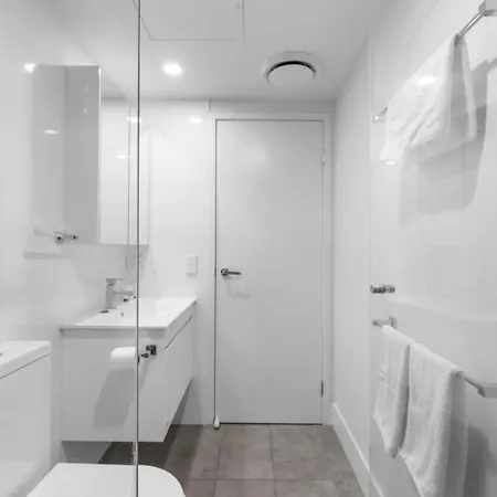 The Harmony - 3 Bedroom At Central South Wiith Parking Apartment *