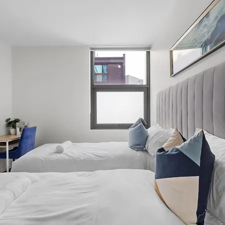 The Harmony - 3 Bedroom At Central South Wiith Parking Apartment *