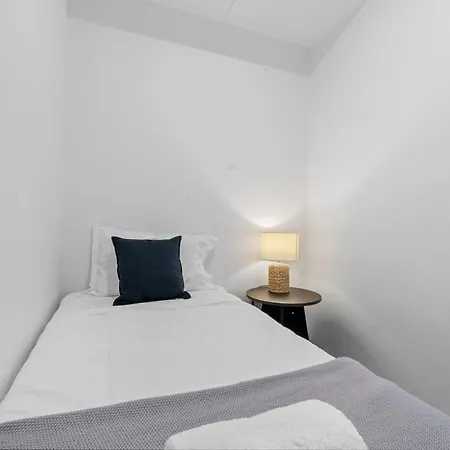 The Halo - New Lux South 2br With Parking & Pool *