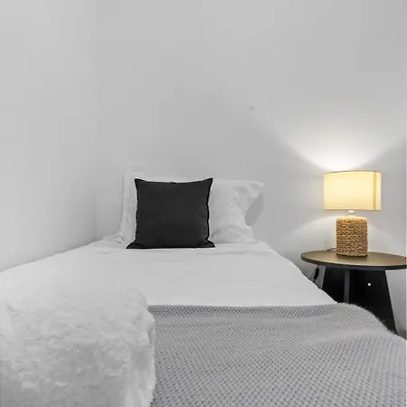 The Halo - New Lux South 2br With Parking & Pool Apartment