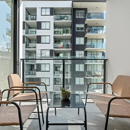 The Halo - New Lux South 2br With Parking & Pool Apartment *