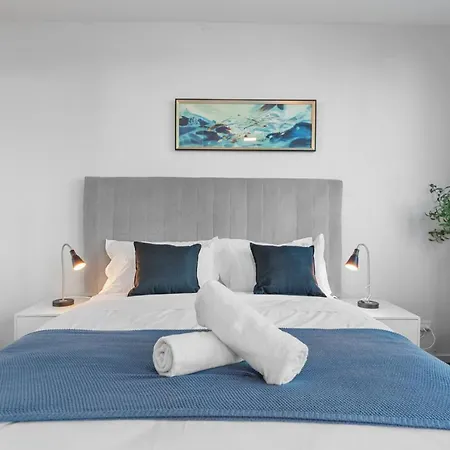 The Harmony - 3 Bedroom At Central South Wiith Parking *