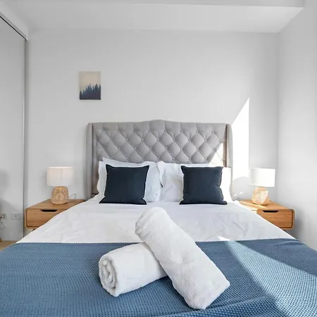 The Halo - New Lux South 2br With Parking & Pool Brisbane