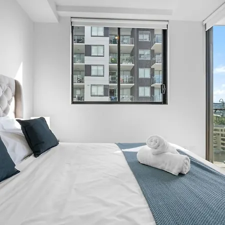 The Halo - New Lux South 2br With Parking & Pool Apartment