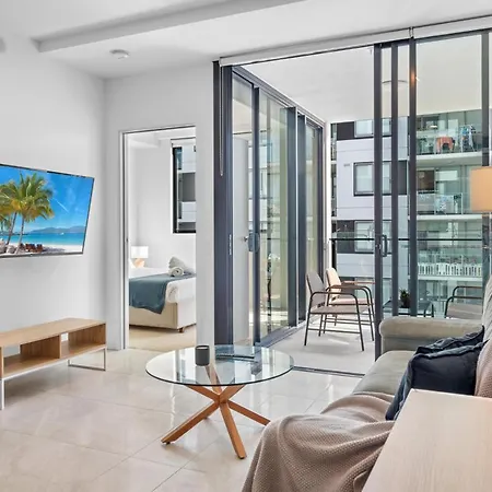 The Halo - New Lux South 2br With Parking & Pool Apartment *