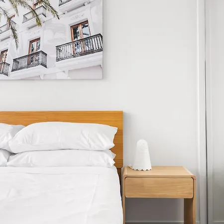 Chic 1 Bed Inner-City Retreat With Pool And Views Old Apartment