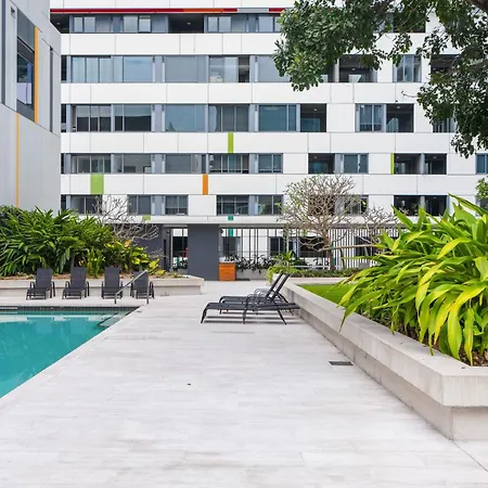 Chic 1 Bed Inner-City Retreat With Pool And Views Old