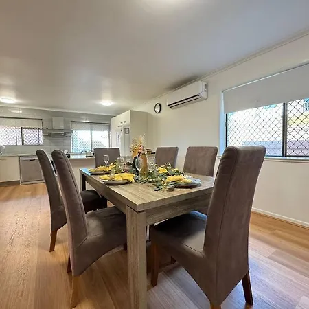 Comfy 4-bdr Family - Just 5 Mins To Sunnybank Holiday home