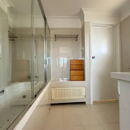 Comfy 4-bdr Family - Just 5 Mins To Sunnybank Holiday home