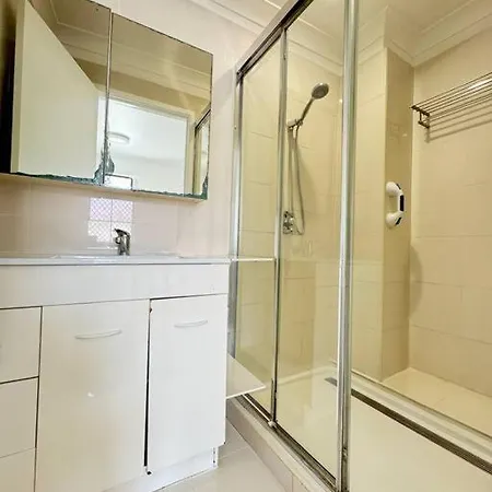 Comfy 4-bdr Family - Just 5 Mins To Sunnybank Holiday home *