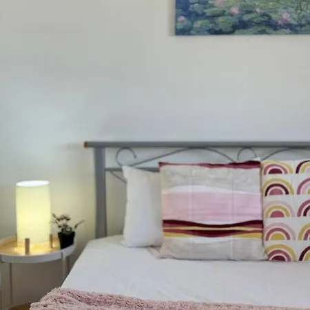 Holiday home Comfy 4-bdr Family - Just 5 Mins To Sunnybank *