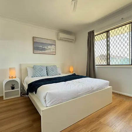 Comfy 4-bdr Family - Just 5 Mins To Sunnybank Holiday home *